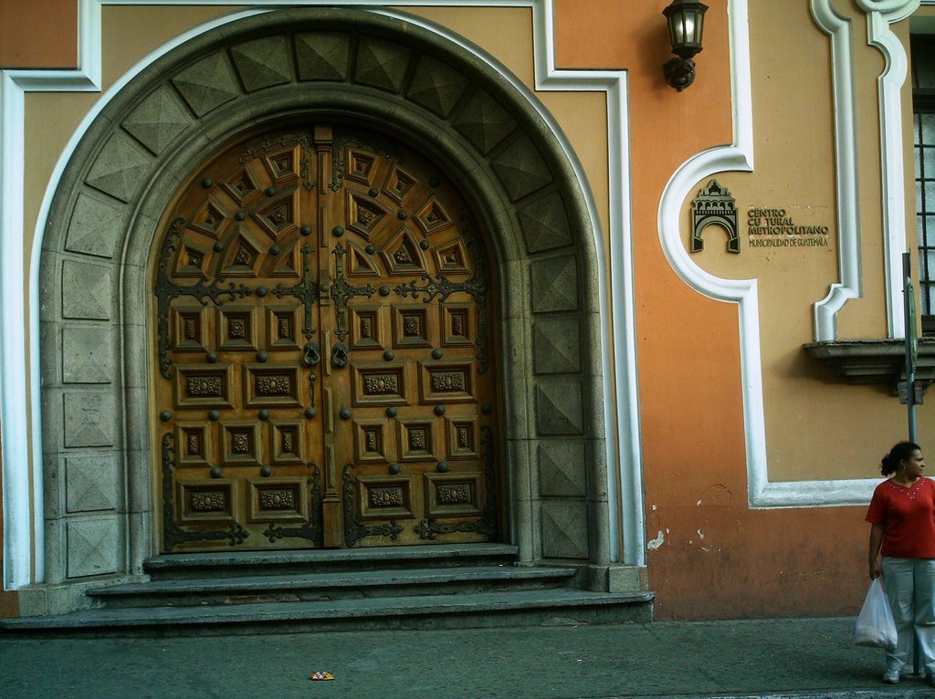 Edificio de Correos, Zona 1, Guatemala by Leonel Morales