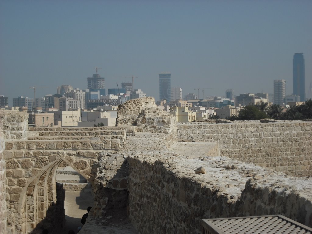 Al Manama desde Fort Bahrein by Roberto Magariño