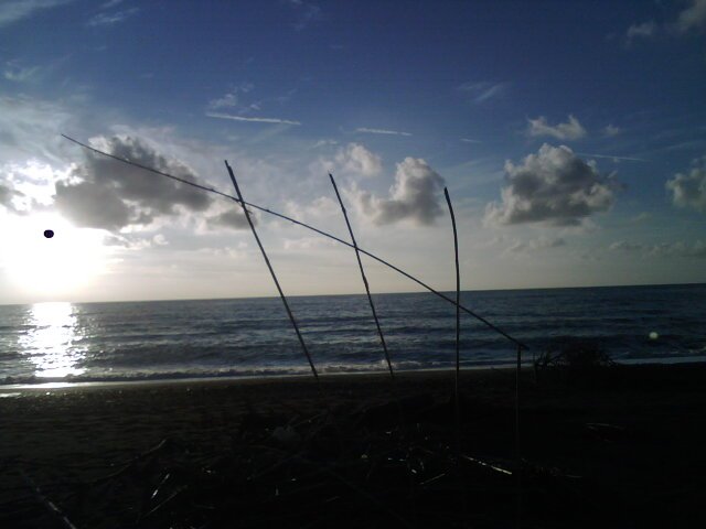 Installazione permanente sulla spiaggia di marina di Bibbona by Simon80