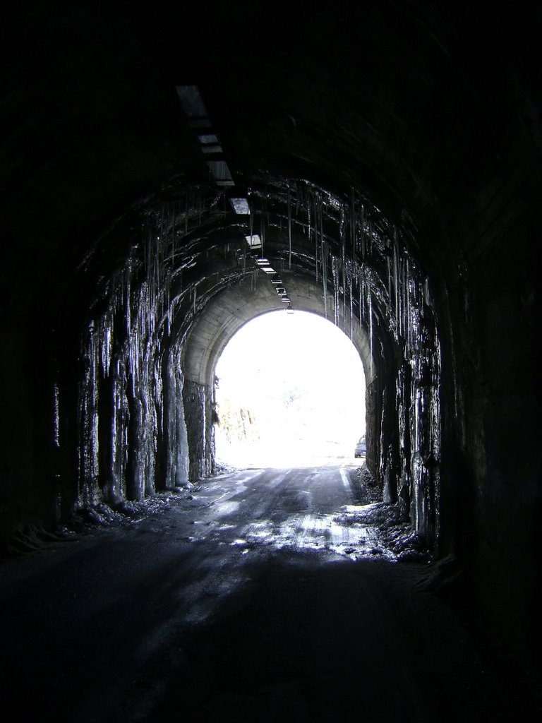 Panoramica Zegna - Stalattiti e stalagmiti nel tunnel... horror by Giancarlo Ticozzi