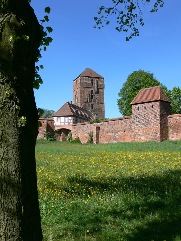 An der Stadtmauer by Klaus Falk