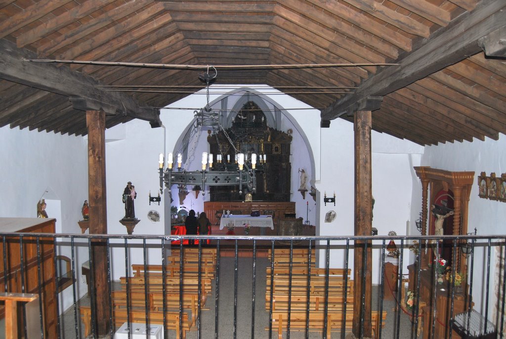 Interior de la iglesia. by Miguel Carrasco Valv…