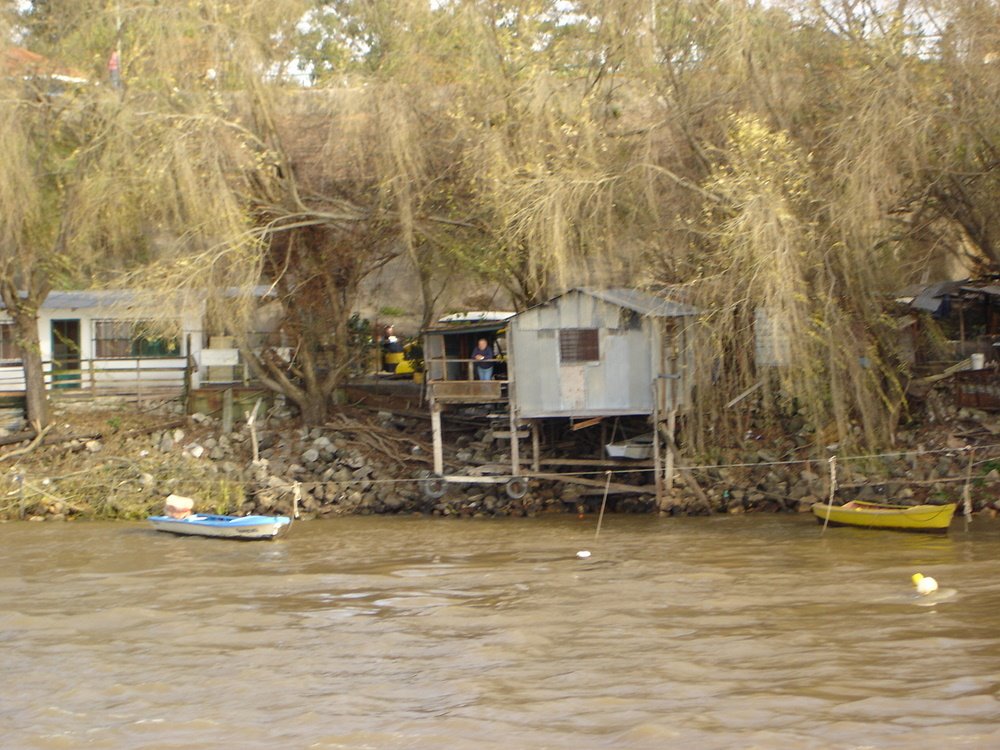 Barranca del Paraná. Casa de pescadores by Oscar Sacchi