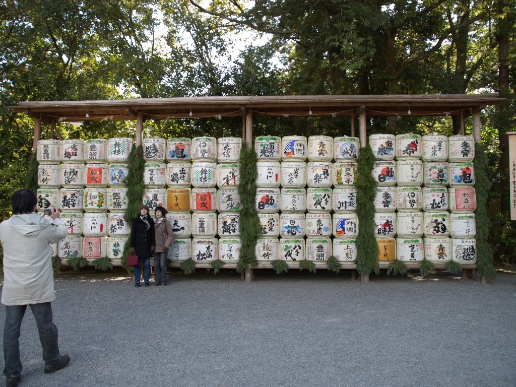 Dedicatory Sake casks at Jingu Naiku 奉納酒樽 by pickupspams-1