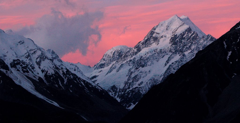 Mount Cook - Aoraki by Joel Metlen