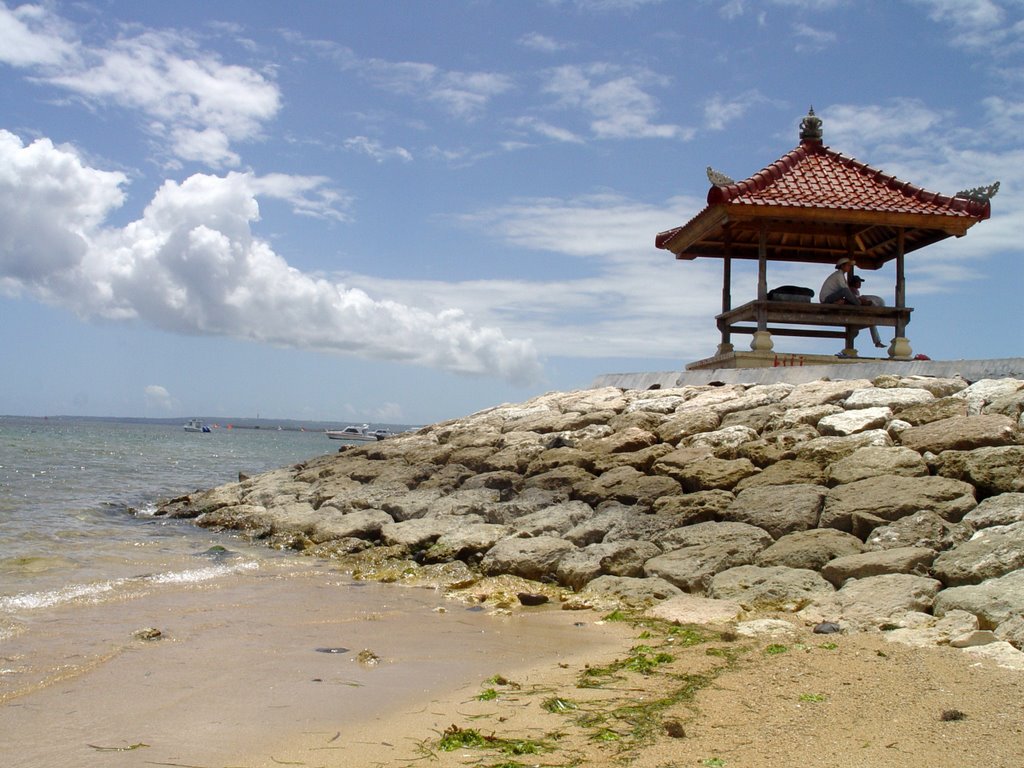 Resting time at the Sanur bay by tetrakinitos