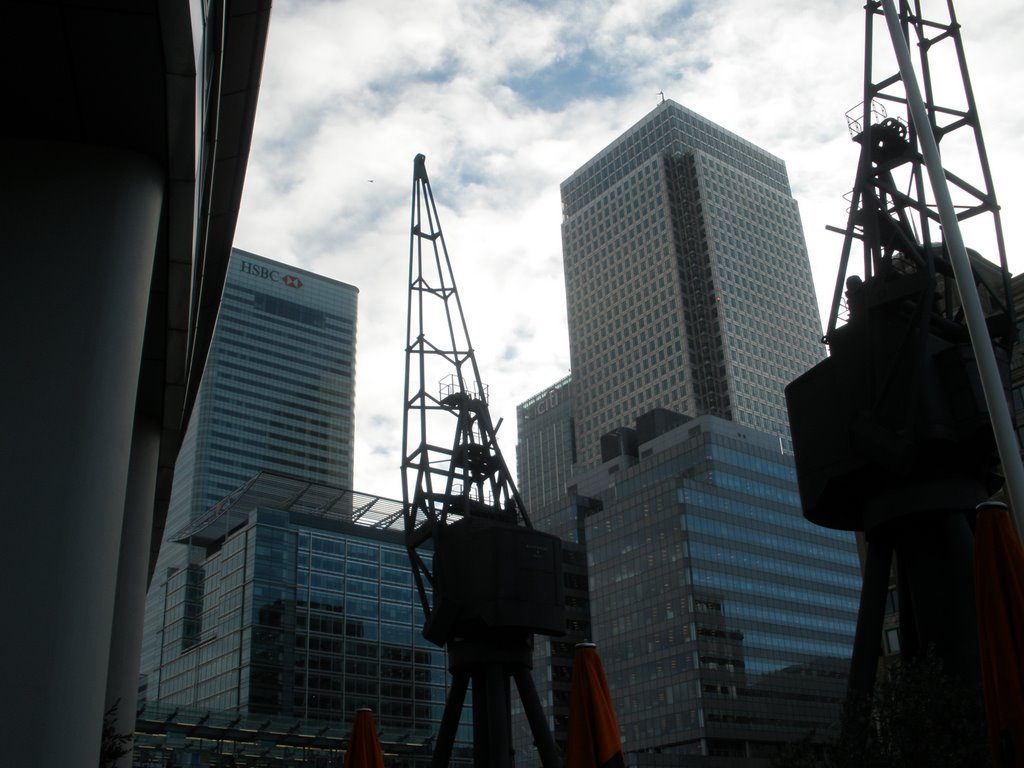 Canary Wharf West India Dock by kellibelli