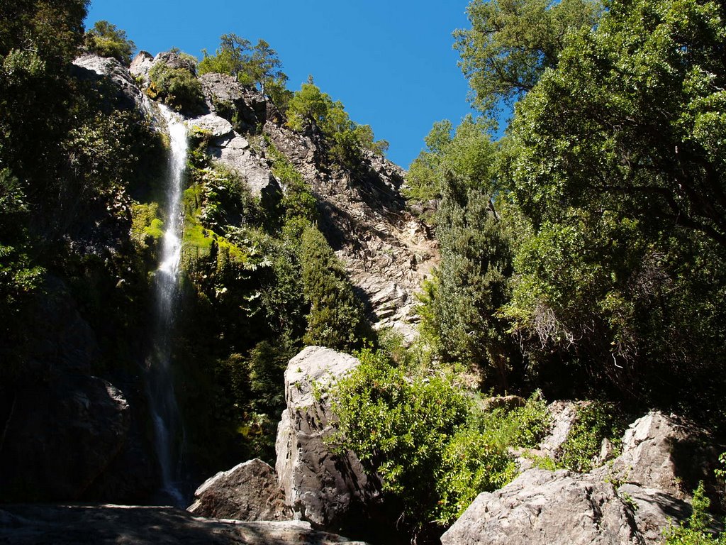 Cascada (la punilla) by Luciano González