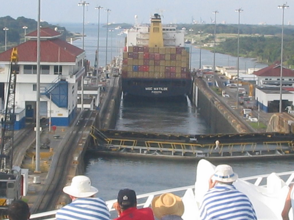 Gatun Locks, Panama Canal by hjavea