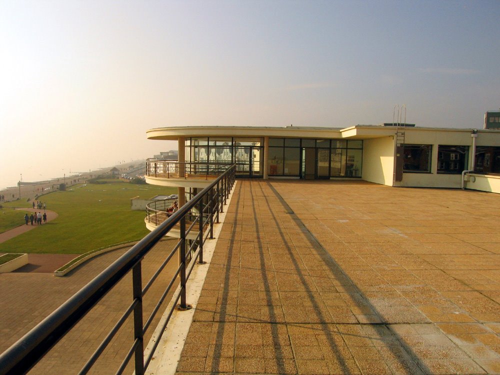 Bexhill - De La Warr Pavilion, looking west from the roof terrace. by John Goodwin.