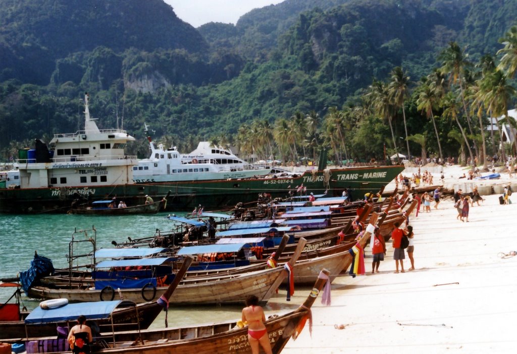 Koh phi phi by sunmaya