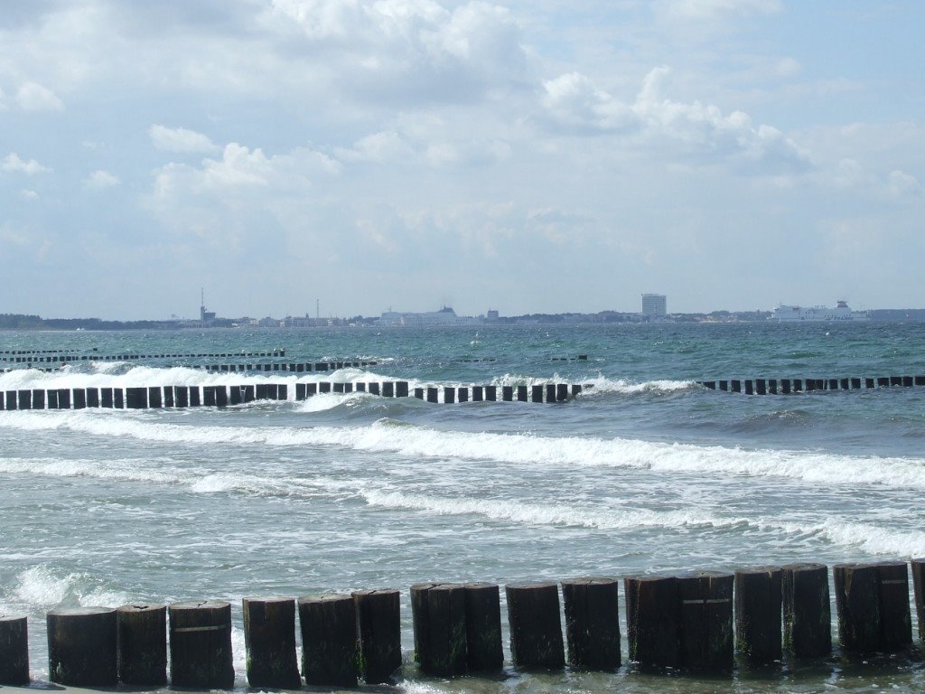 Warnemünde ( von Markgrafenheide) by TigerEnte74