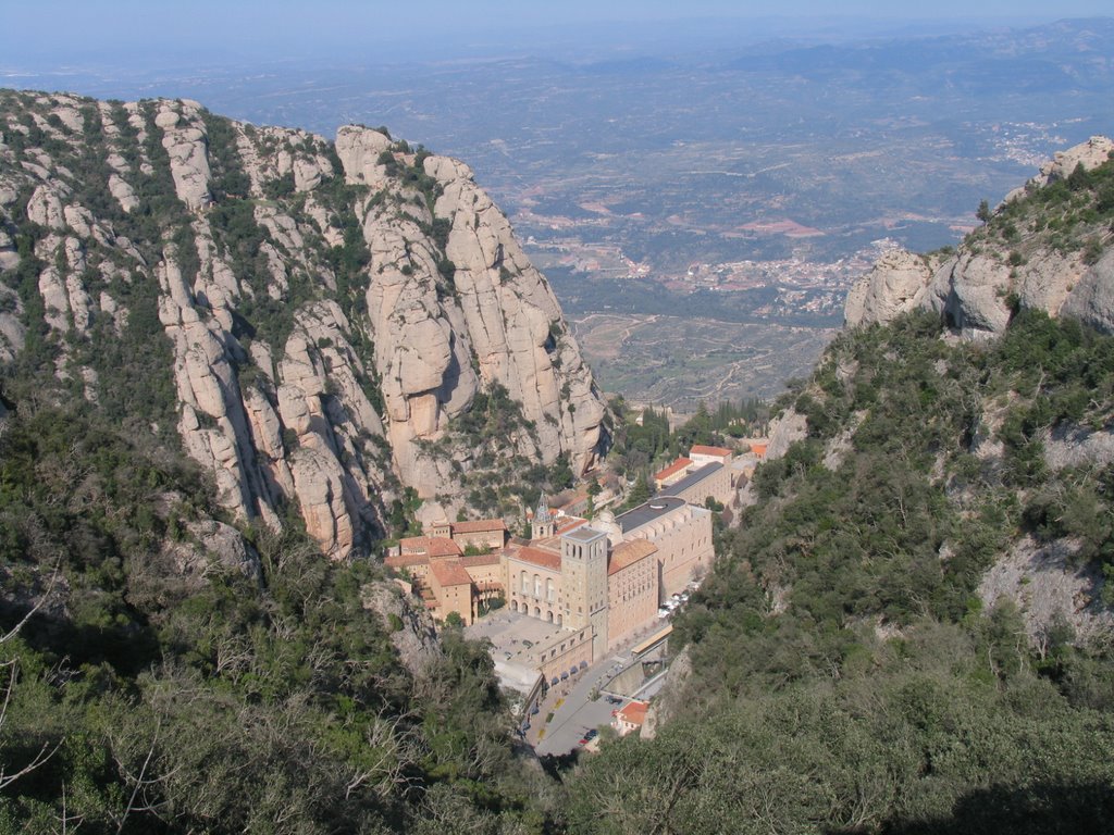 Vista de la Abadia desde las montañas by Leonardo Passano Rotger