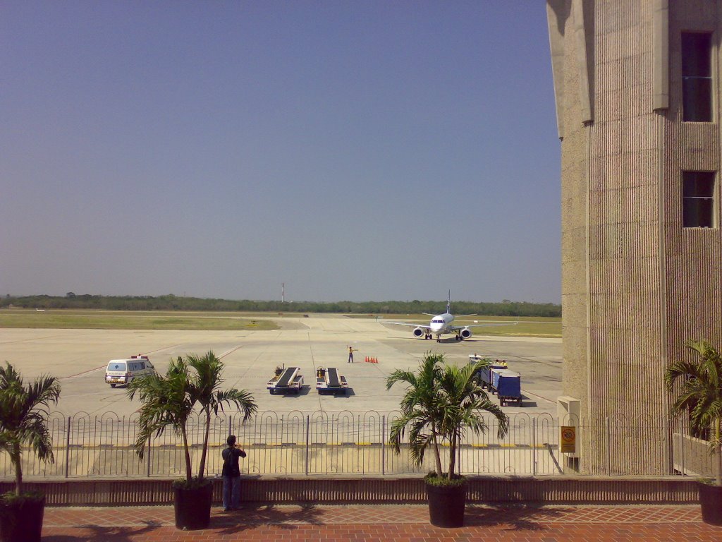 Jet Copa en plataforma Aeropuerto Internacional Ernesto Cortissoz - Soledad Atlantico. by Ed.Me.Mo.