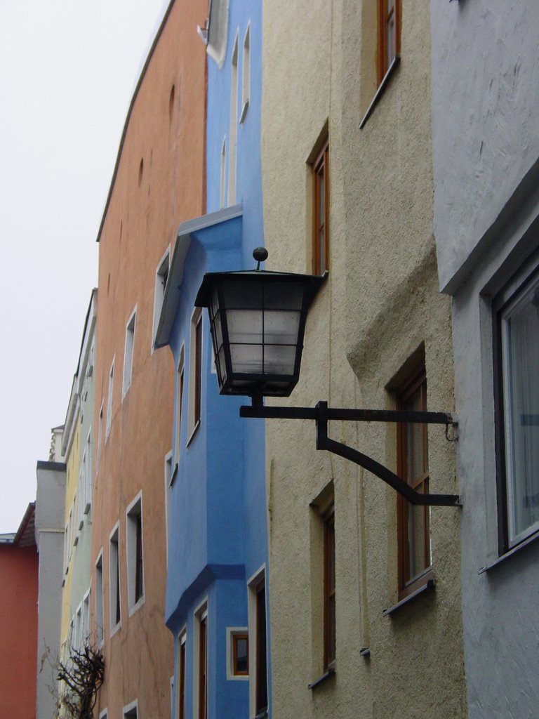 Blaue Lampe in Wasserburg by uwe_wilhelm