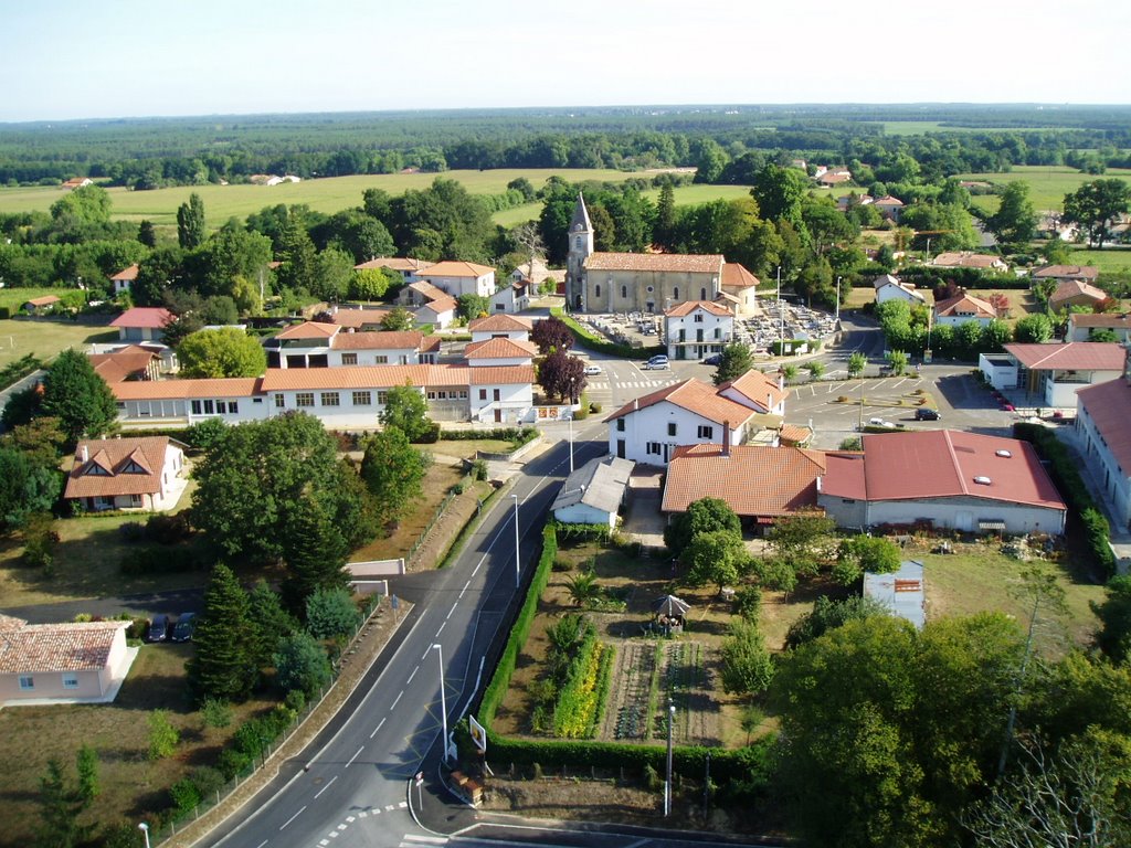 Saubrigues - Le centre du village et l'église by Jean-Marc  TOUGNE