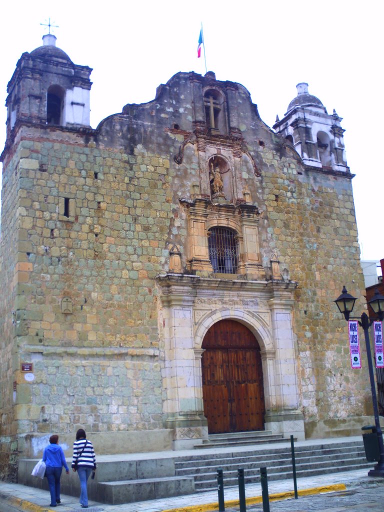 Iglesia cerca del zocalo by arcienza