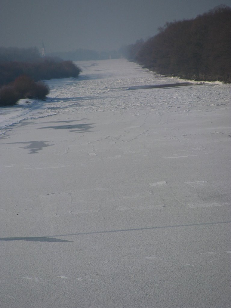 Kettős-Körös in Winter, from the bridge, to the North, direction Békés by Laci T