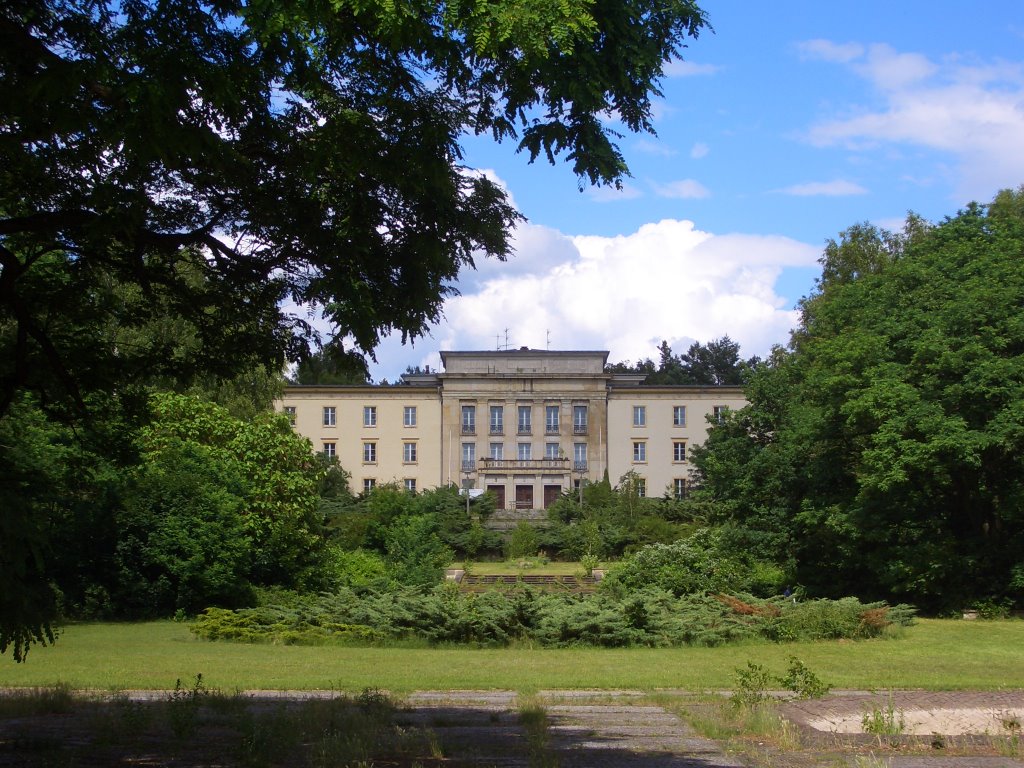 Jugendhochschule "Wilhelm Pieck" am Bogensee by CHROMO2000