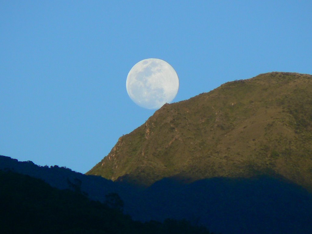 El Avila y La luna by angel vilela