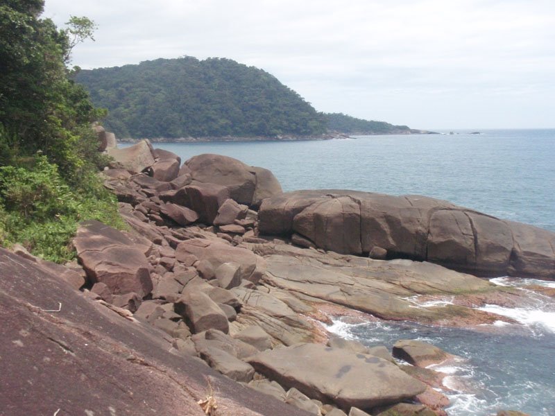 Costão na Praia Brava by Samuel Kosoba