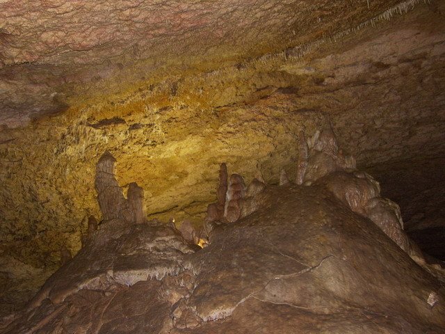 Stalagmite in cave "Mramornaya" by ckopnuo