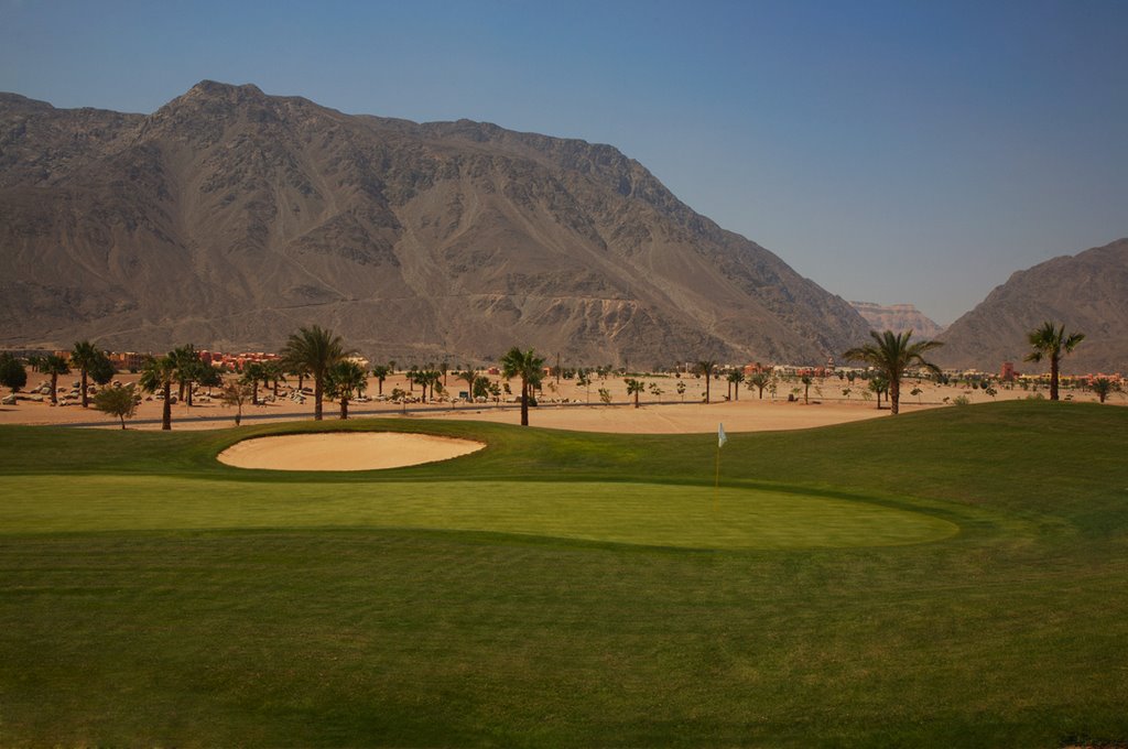 Taba Heights Golf Resort, Egypt Hole 1 by shippey