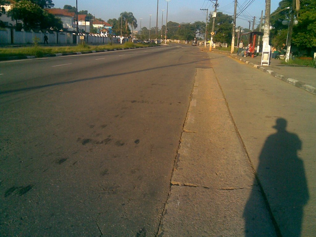 Av. Autonomistas, em frente à Estação CPTM Quitaúna em Osasco by Carlos Antonio de So…