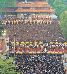 Trichur pooram by Thomas Pallam