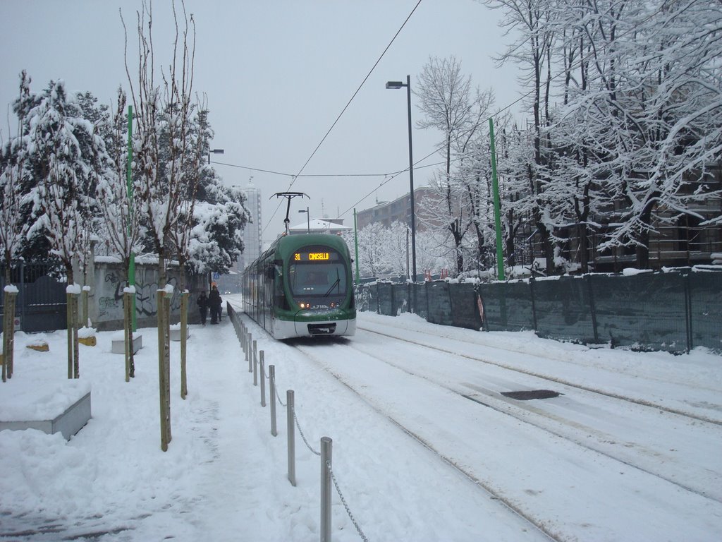 Cinisello Balsamo, Piazza Confalonieri, Tram sotto la neve il 6 gennaio 2009 by MCMLXXXV