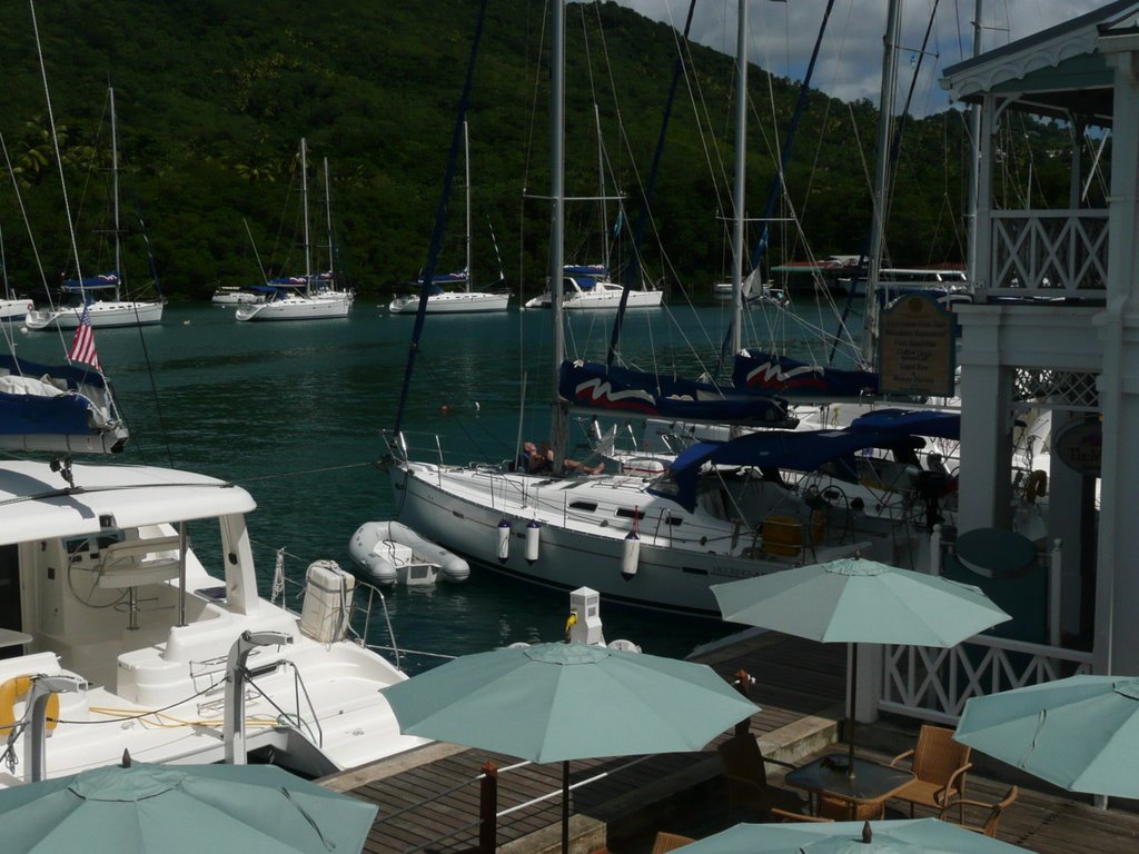 Marigot bay by Félix FRANCOIS