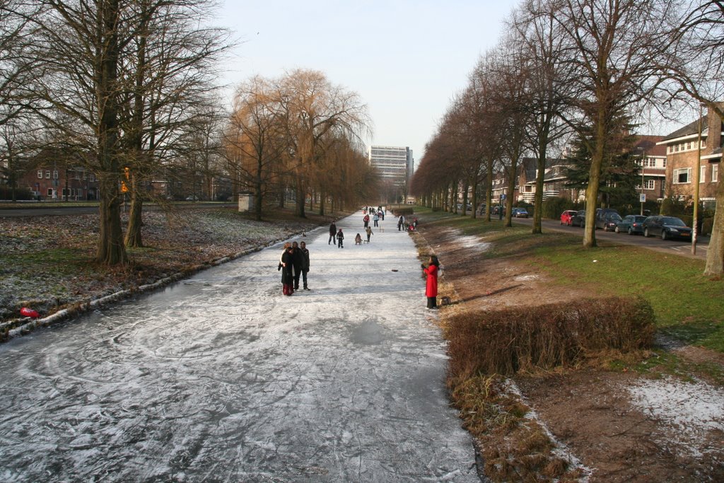 Schaatsen tussen kardinaal de Jongweg en de Mr.Sickeslaan by Carl030nl