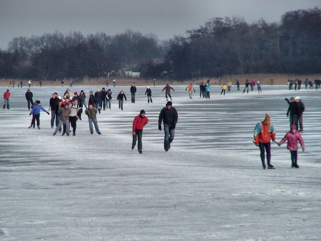 Winter 2009. Skating on lake Belterwiede. by schiphol