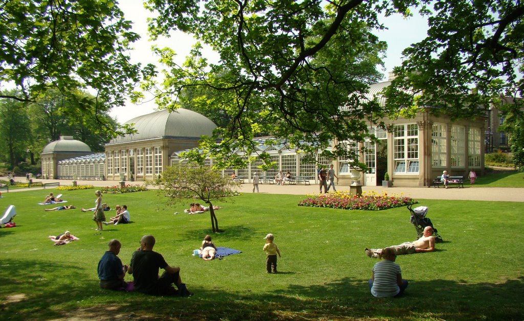 Relaxing in Sheffield Botanical Gardens, S11 by sixxsix