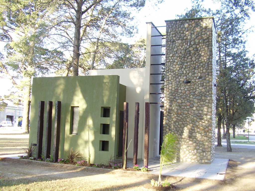 Baños Plaza San Martin, María Juana, Argentina by Paula Bergoglio