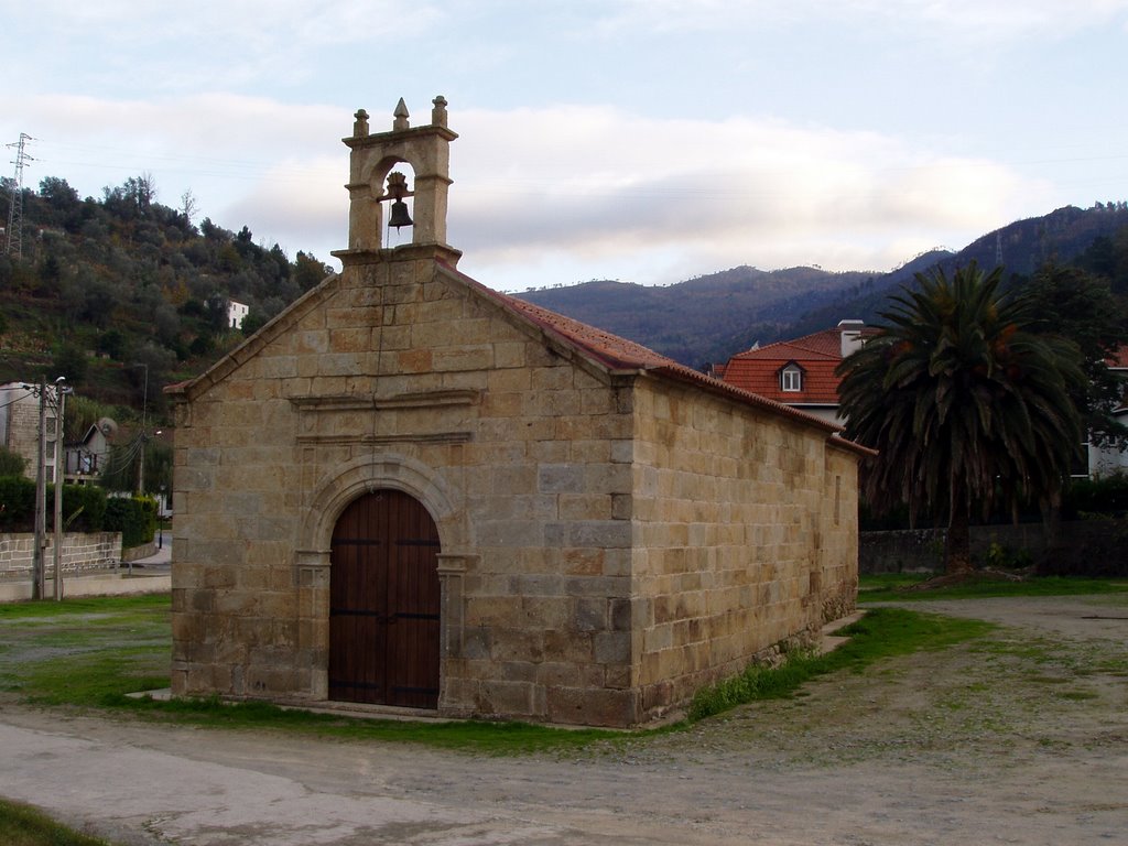 Capela em Caldas de Aregos by Nuno Trabulo