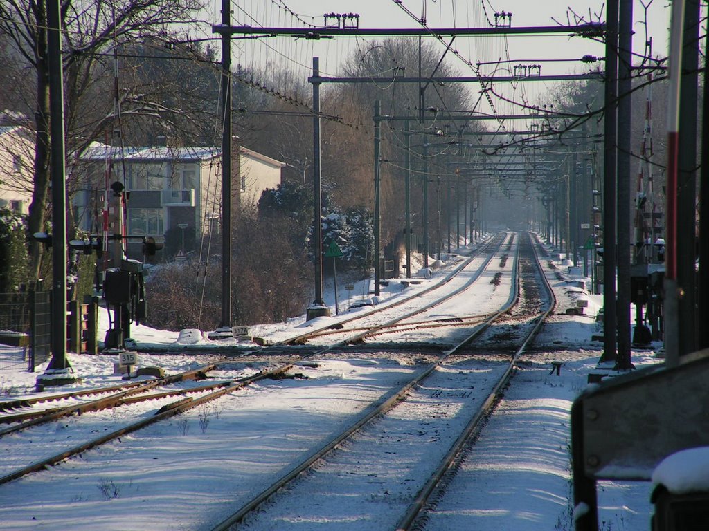 Valkenburg : Railways in the winter from station perron 1 by challenger7000