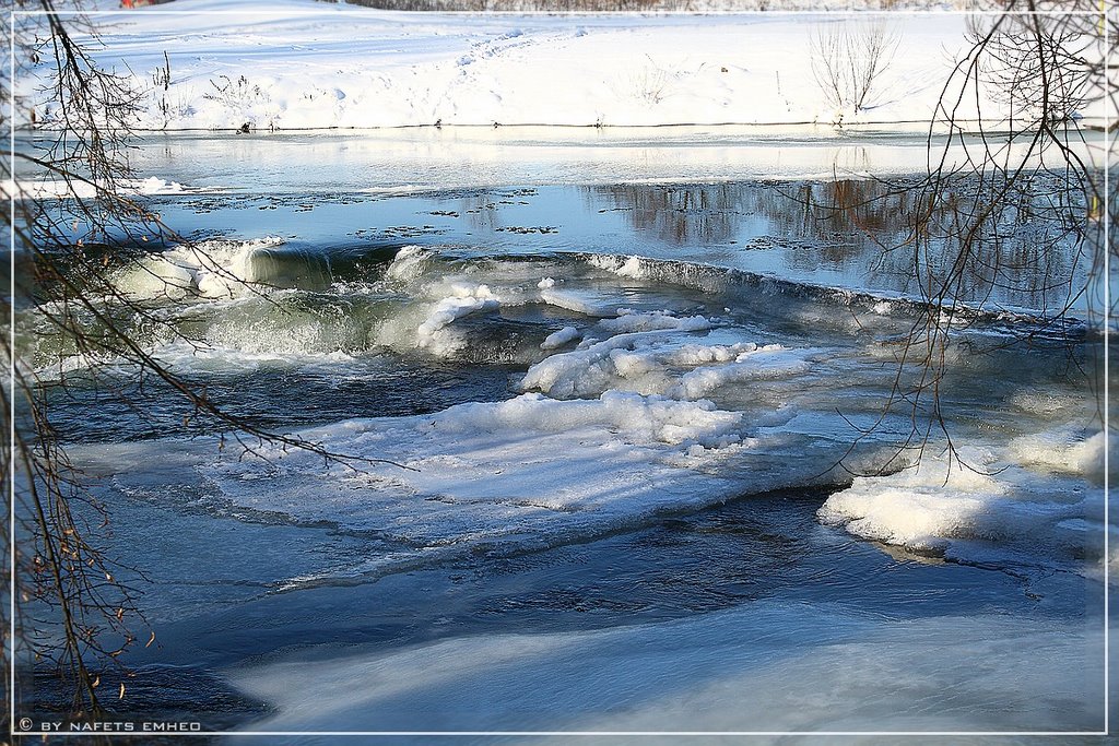 Eis im Fluss by © CANONIER