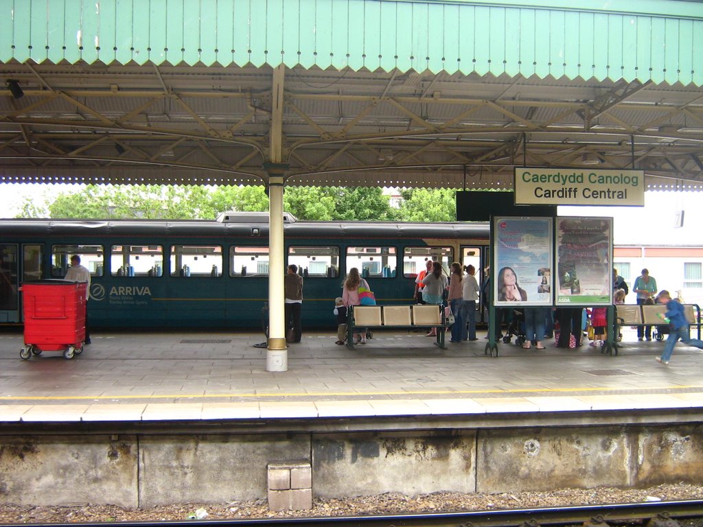 Cardiff Central platform by Antonix