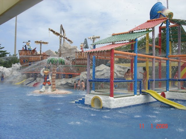 Aquapark- Club Aguasal by Roberto Acosta