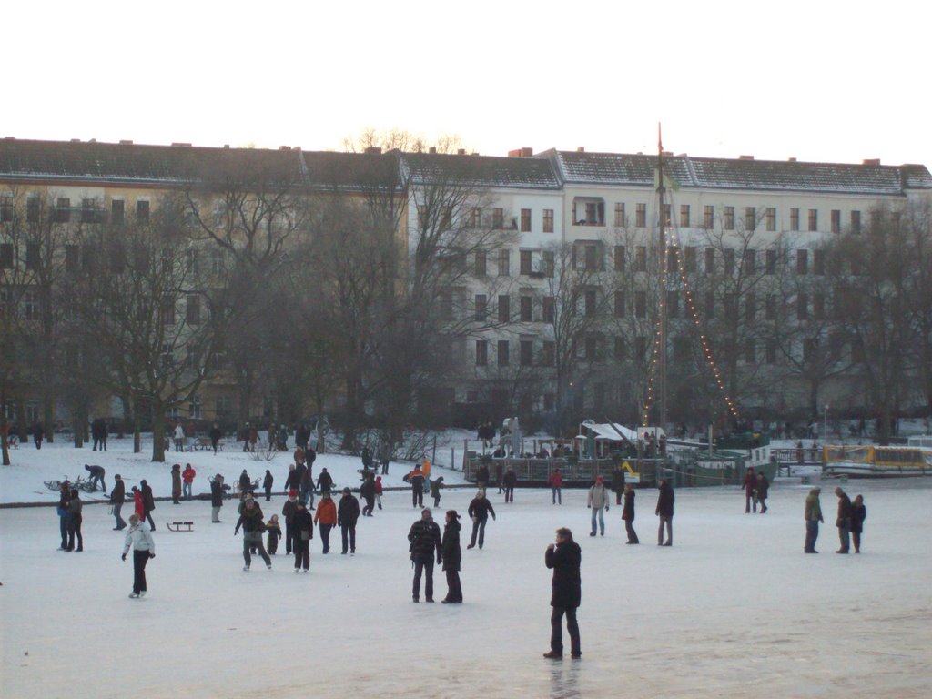 Winterfreuden auf dem Urbanhafen, Januar 2009 by Panzerknacker