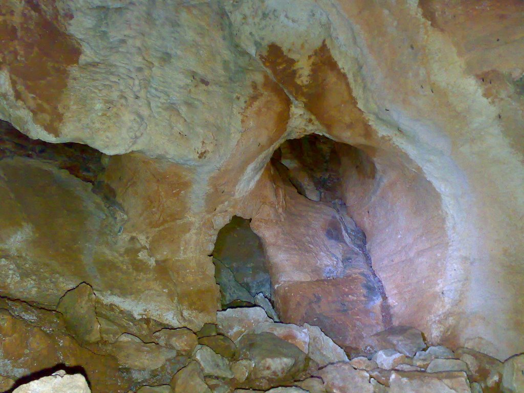 Interior de la cueva Laguna del Horcajo by zaepsa