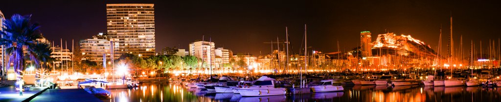 Puerto de Alicante de Noche by lentini1973