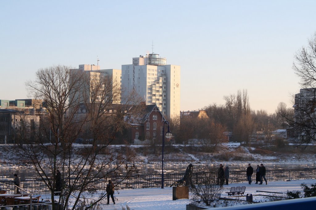 Zur gefrorenen Elbe by haraldkommtvorbei