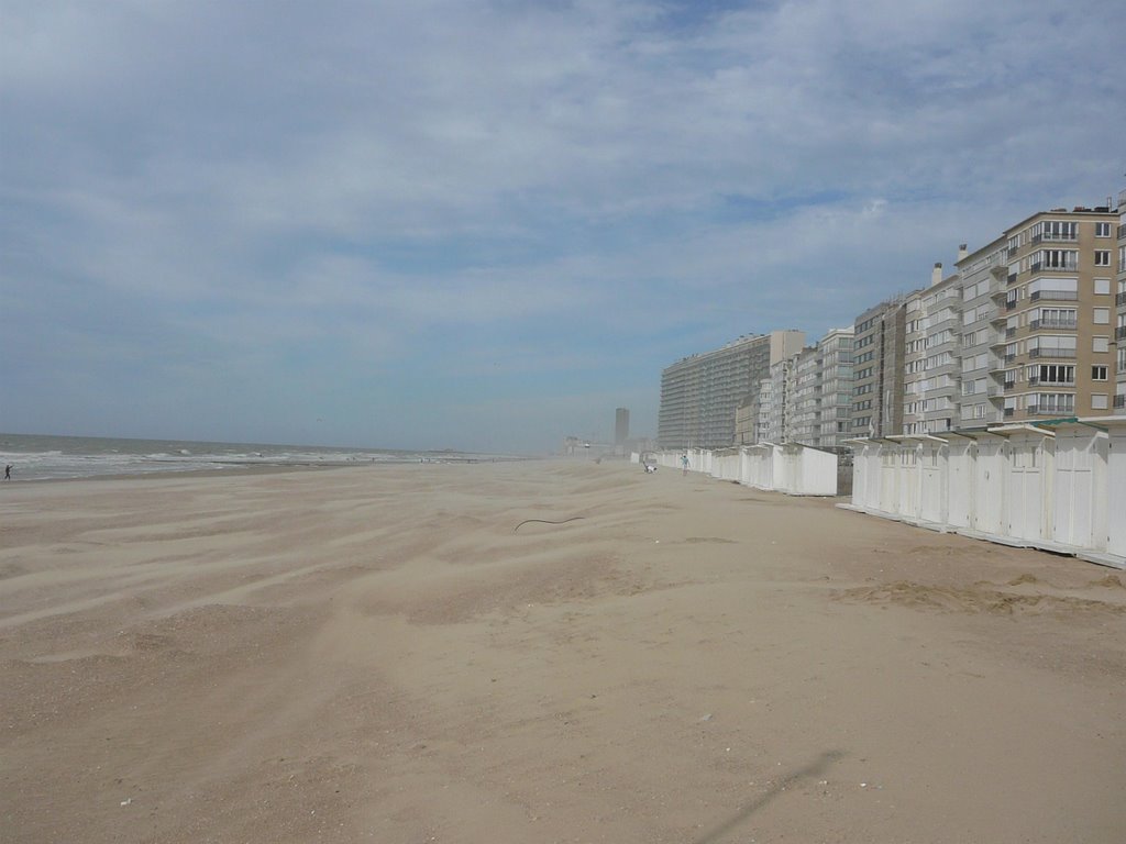 Oostende, beach by Gancho Todorov