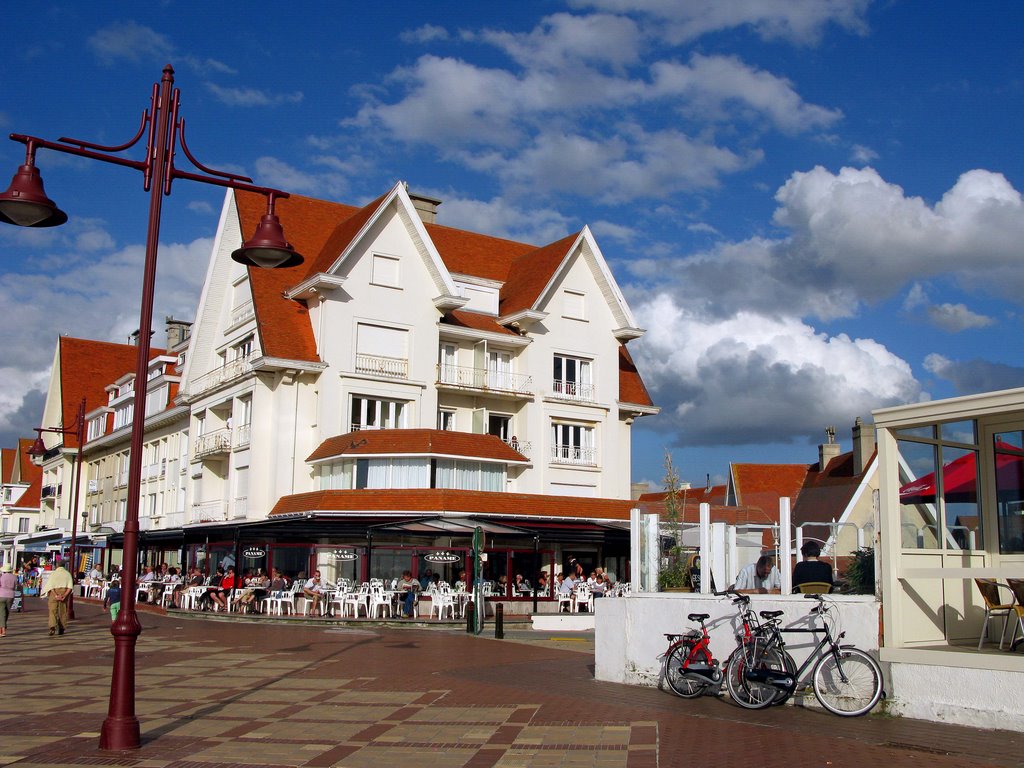 De Haan - Promenade by Jürgen Kriege