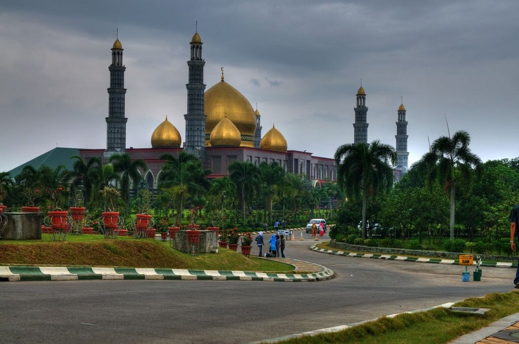 Masjid Kubah Emas Dian Al-Mahri by Yulian Firdaus