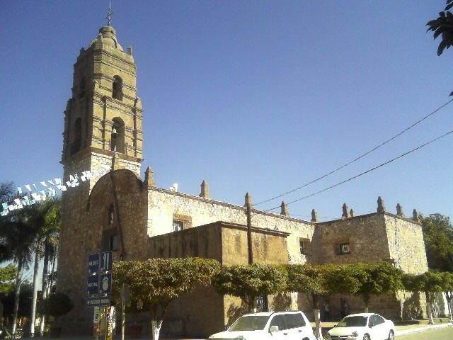 Panorámica de la iglesia desde la escuela Lic. Benito Juarez by formosus.et.venustus