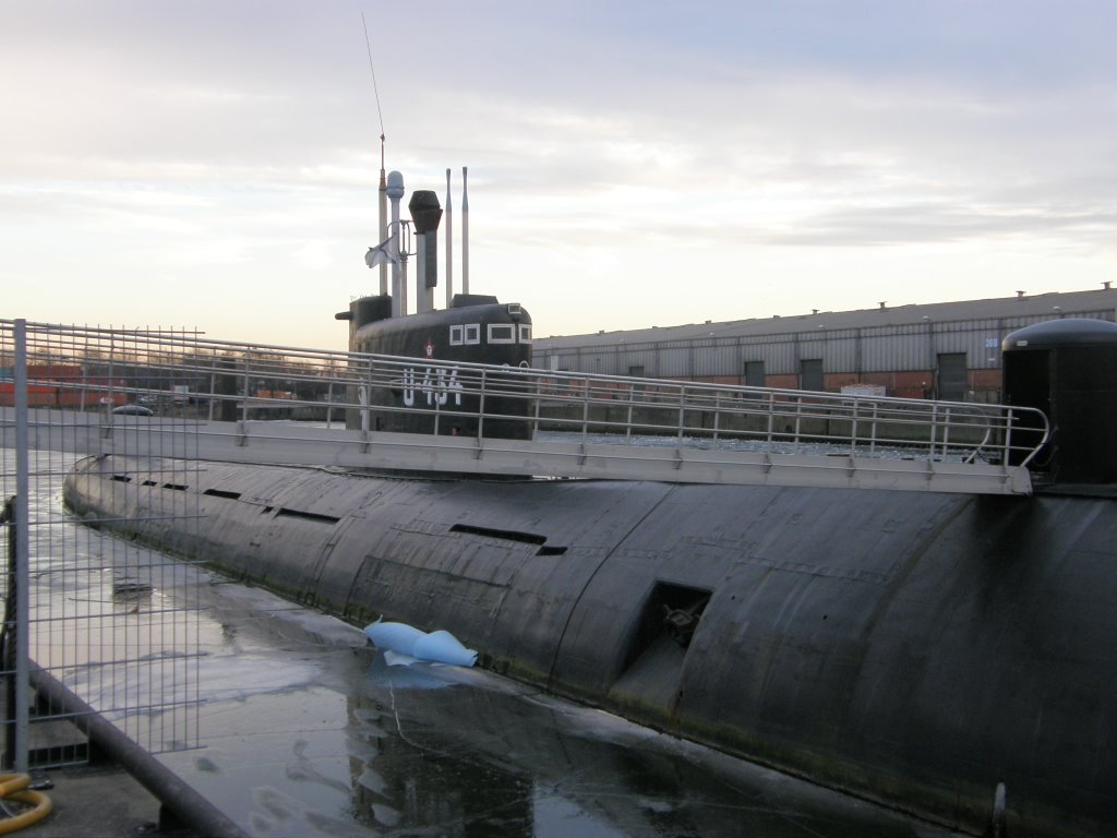 Hamburger Hafen, Museums - U-Boot der Tango - Klasse by Fotoberchtel