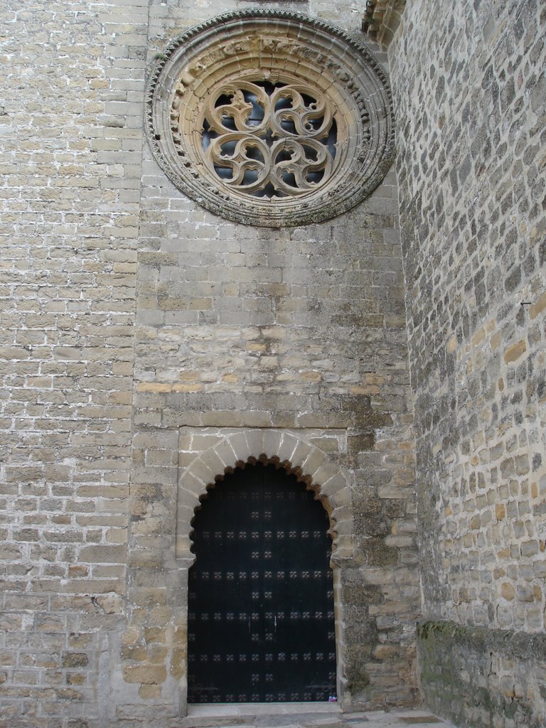 Baeza, puerta lateral de la catedral. by Manuel Plaza Morillo